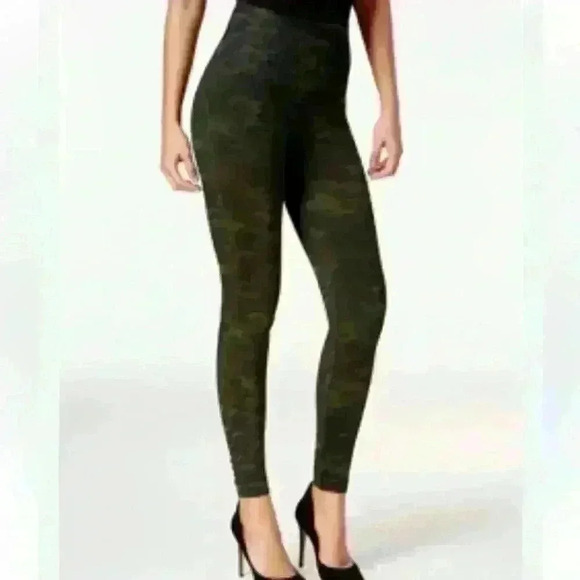 Camo Spanx look at me leggings NWT new size medium - Picture 1 of 6